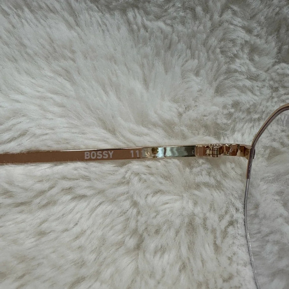 QUAY BLUE LIGHT GLASSES - BOSSY (GOLD HARDWARE) - Picture 4 of 4